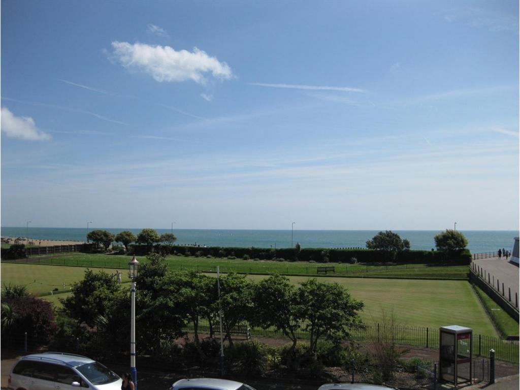 Devonia Express Hotel Eastbourne Bagian luar foto