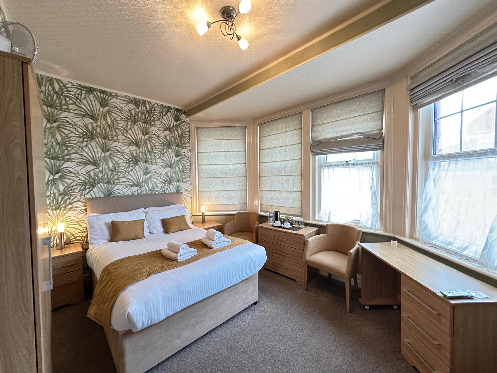 Devonia Express Hotel Eastbourne Bagian luar foto
