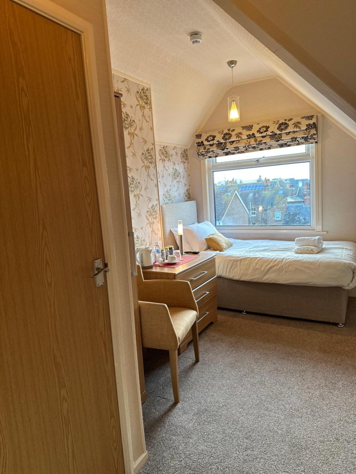 Devonia Express Hotel Eastbourne Bagian luar foto